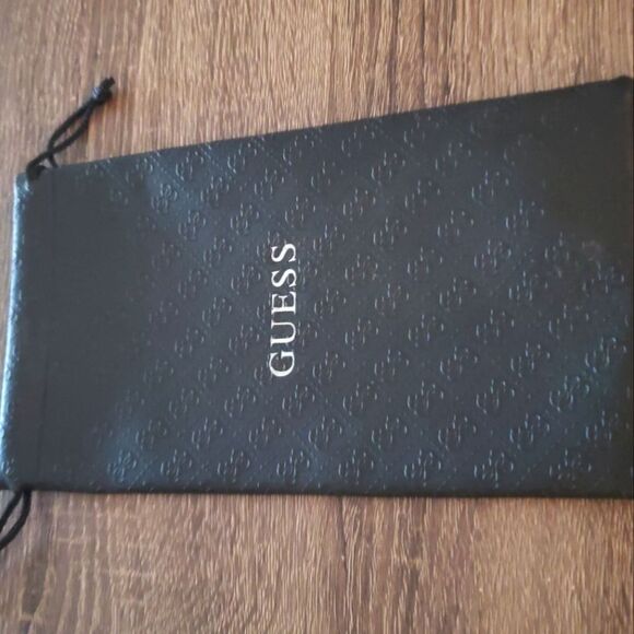 Guess sunglasses soft protective pouch. Nwot. - Picture 1 of 1